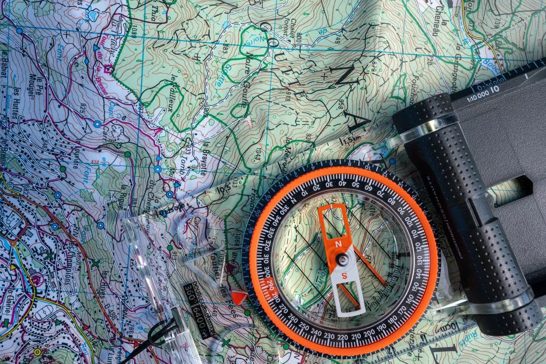 Boussole à miroir de visée en degrés et millièmes Explorer 900