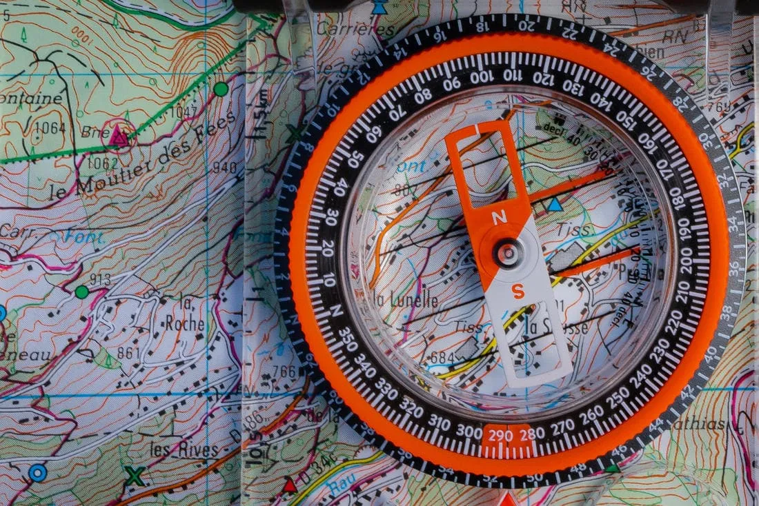 Boussole à miroir de visée en degrés et millièmes Explorer 900