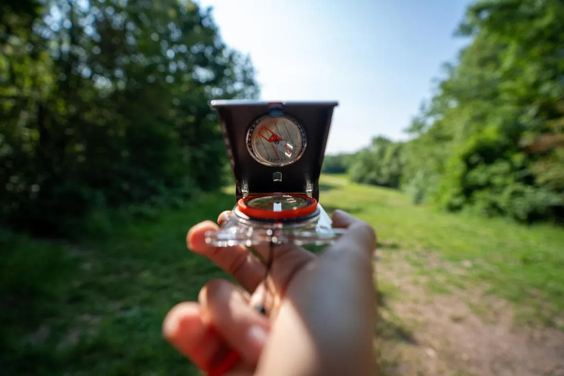 Boussole à miroir de visée en degrés et millièmes Explorer 900