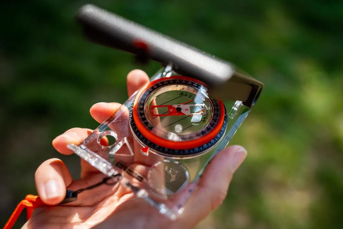 Boussole à miroir de visée en degrés et millièmes Explorer 900
