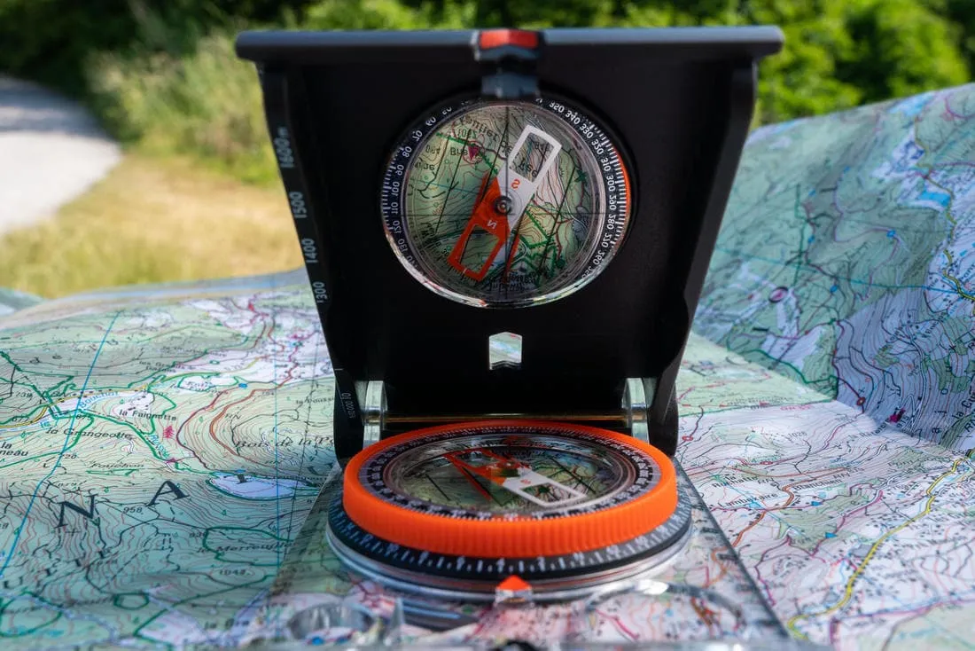 Boussole à miroir de visée en degrés et millièmes Explorer 900