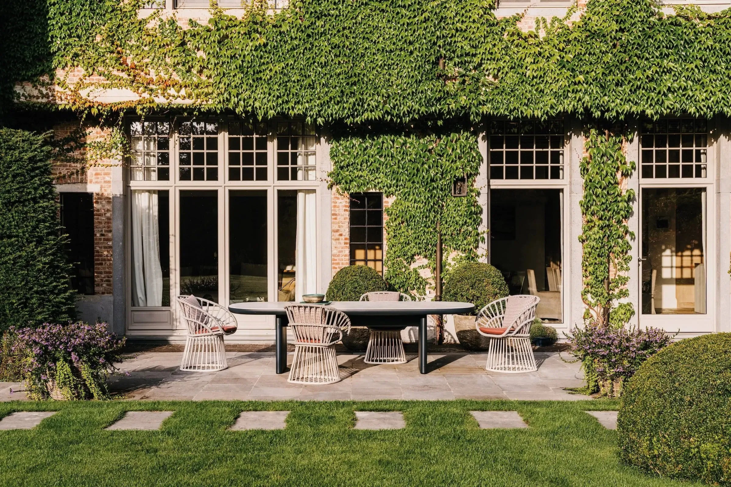 Cala - Dining Table