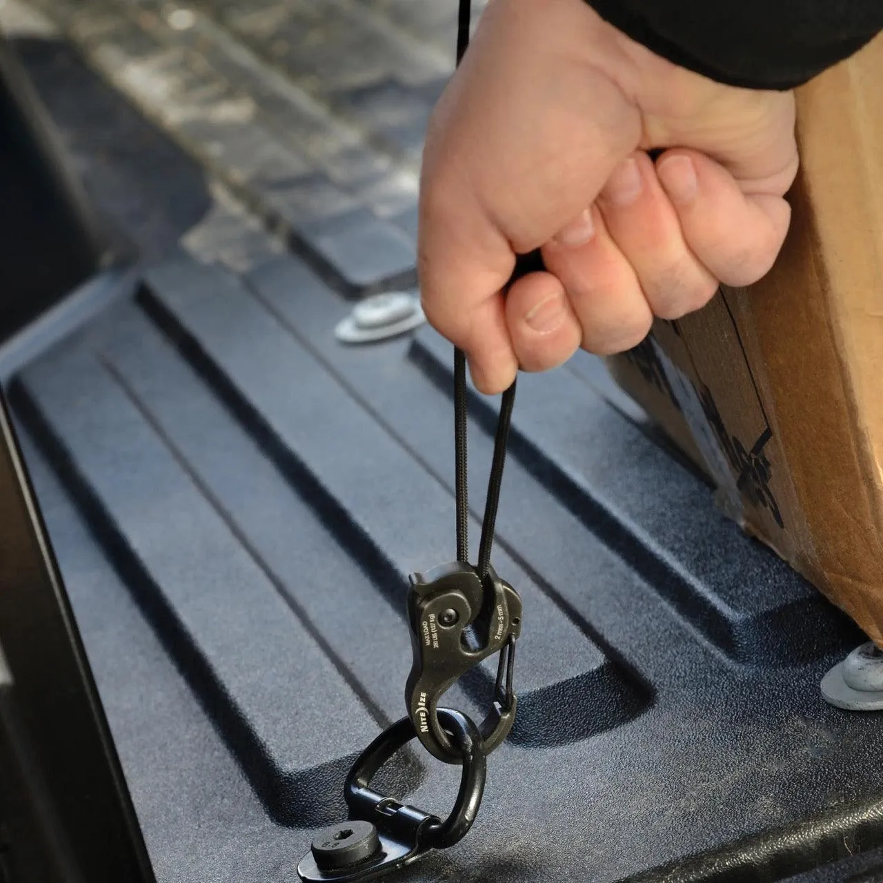 CamJam XT(TM) Aluminum Rope Tightener plus 10ft Rope, black - large