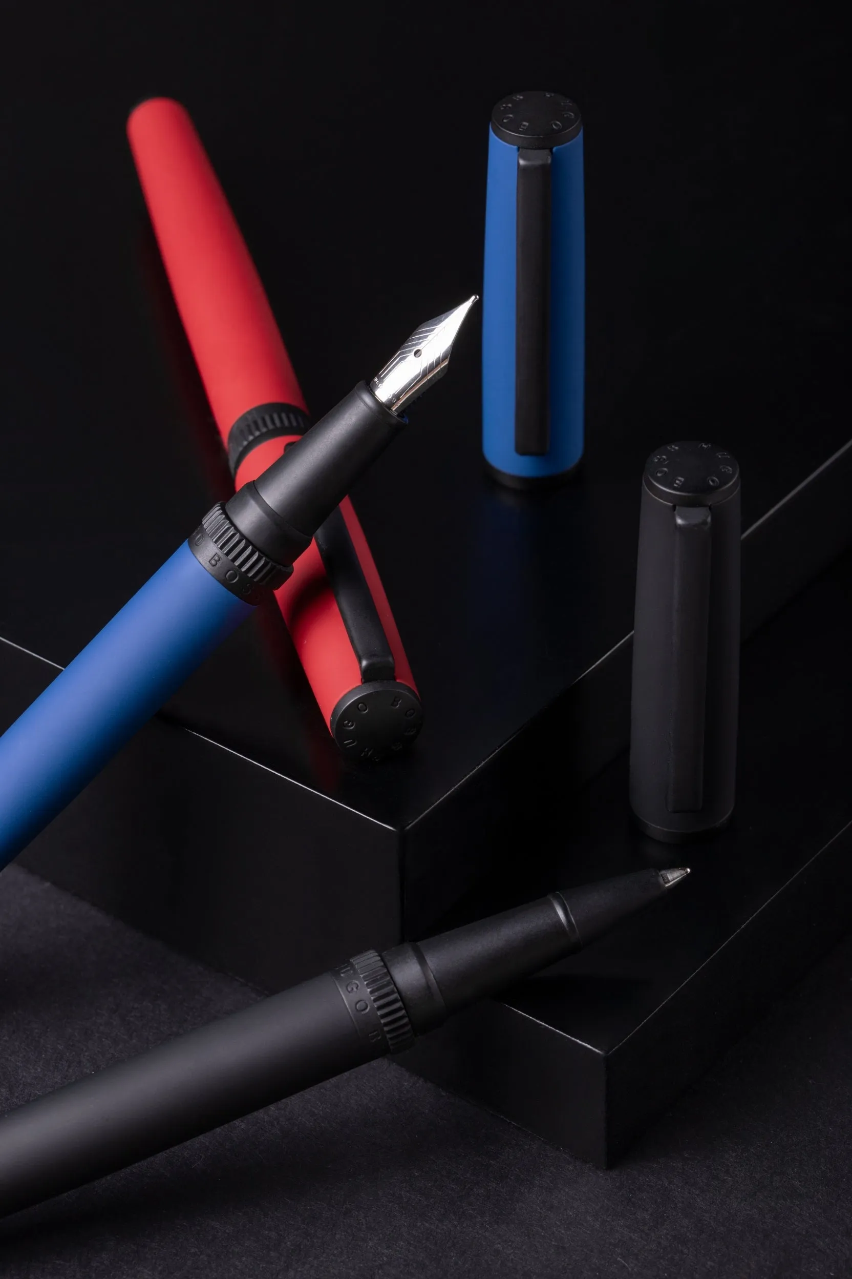 HUGO BOSS HSC9744P-Ballpoint pen Gear Matrix Red