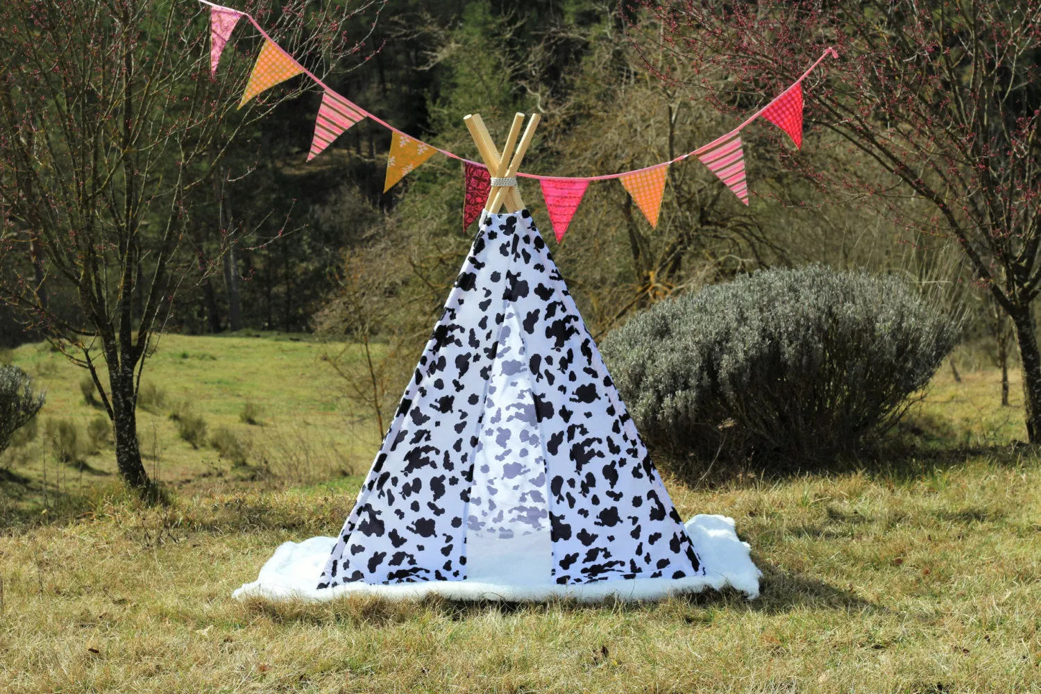 Teepee Tent Cow Motive . POLES NOT INCLUDED.