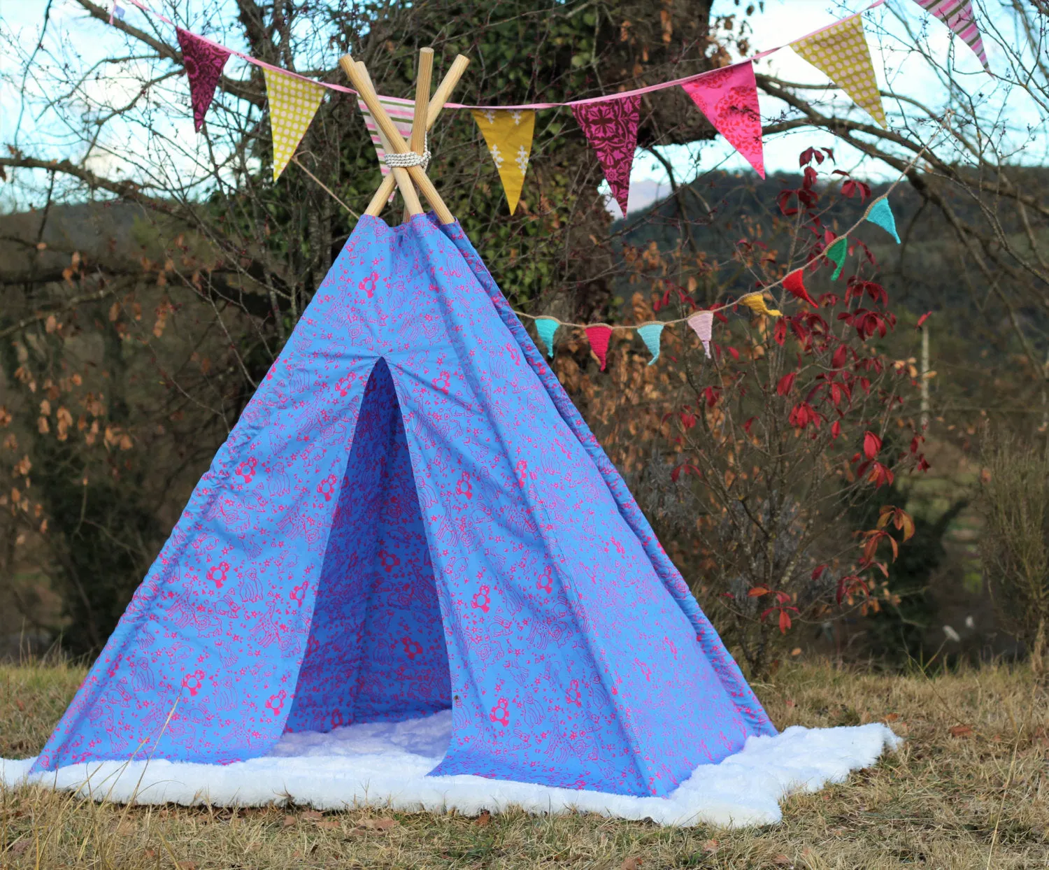 tipi / tepee / tipi / teepee Tent Animals . 4 POLES INCLUDED
