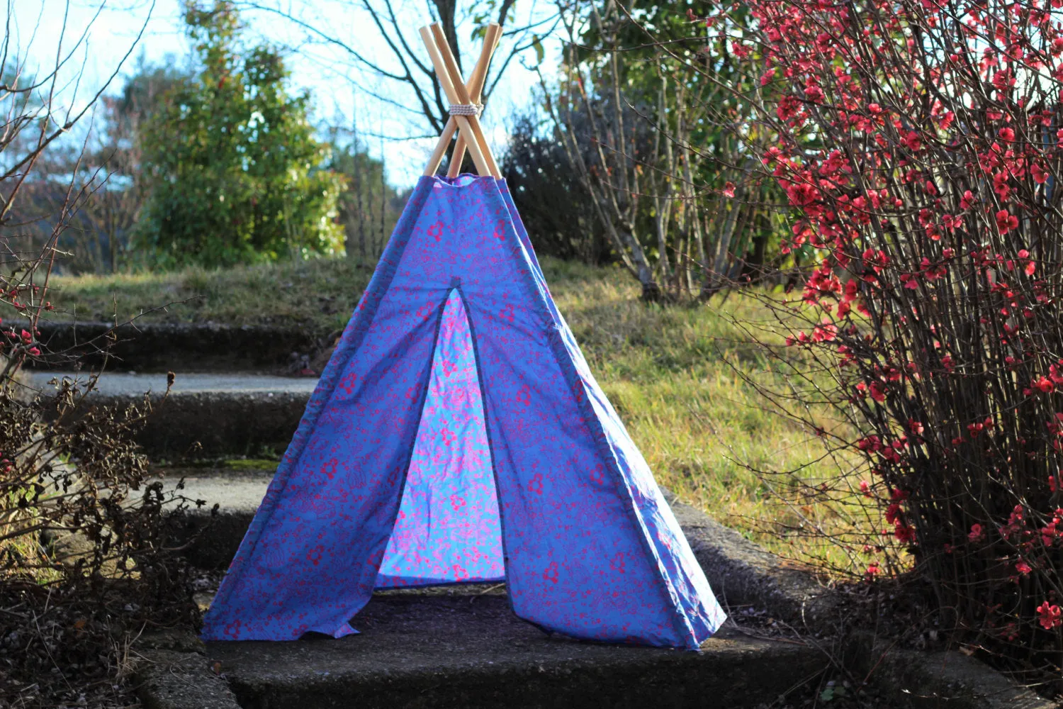 tipi / tepee / tipi / teepee Tent Animals . 4 POLES INCLUDED