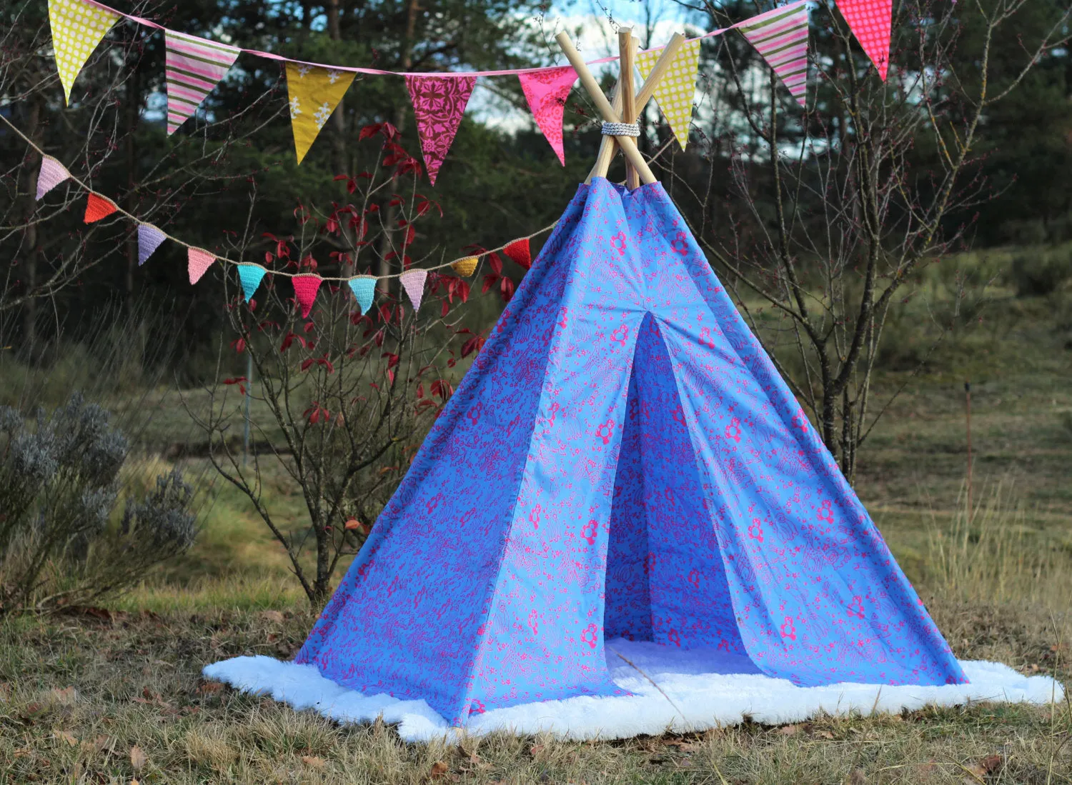 tipi / tepee / tipi / teepee Tent Animals . 4 POLES INCLUDED