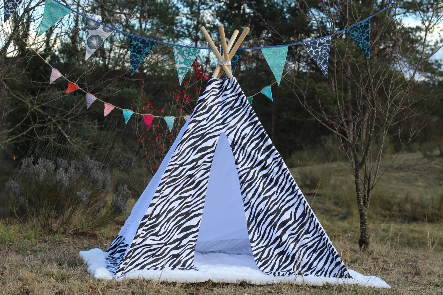 tipi / tepee / tipi / teepee Tent Zebra. Teepee Tent. 4 POLES INCLUDED