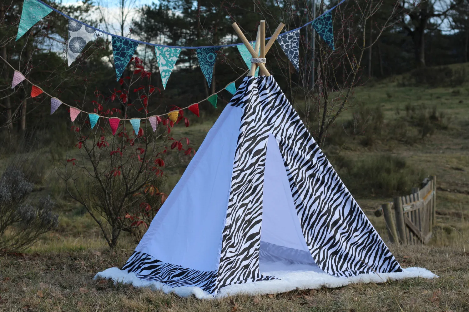 tipi / tepee / tipi / teepee Tent Zebra. Teepee Tent. 4 POLES INCLUDED