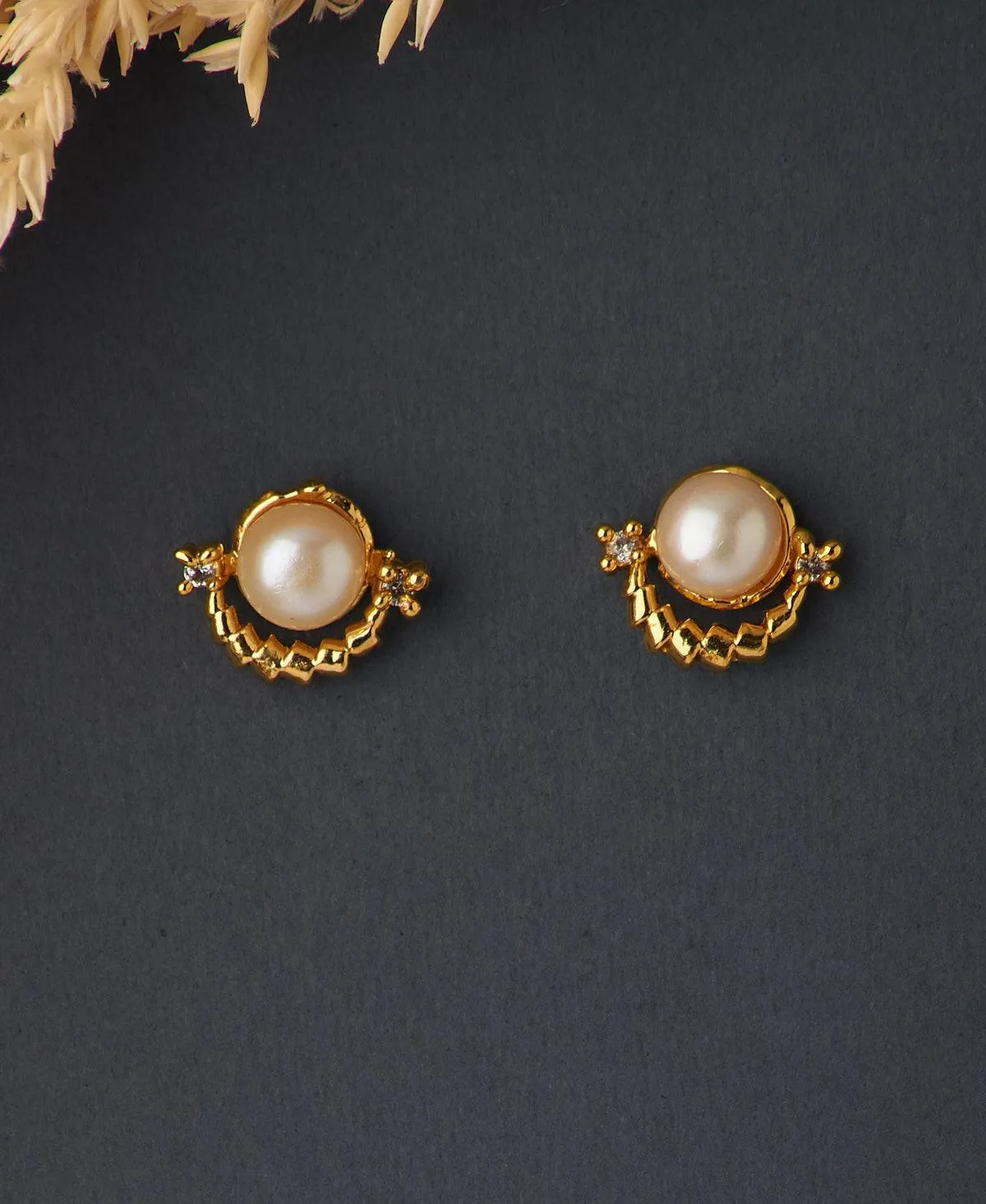Trendy Stud Pearl Earring