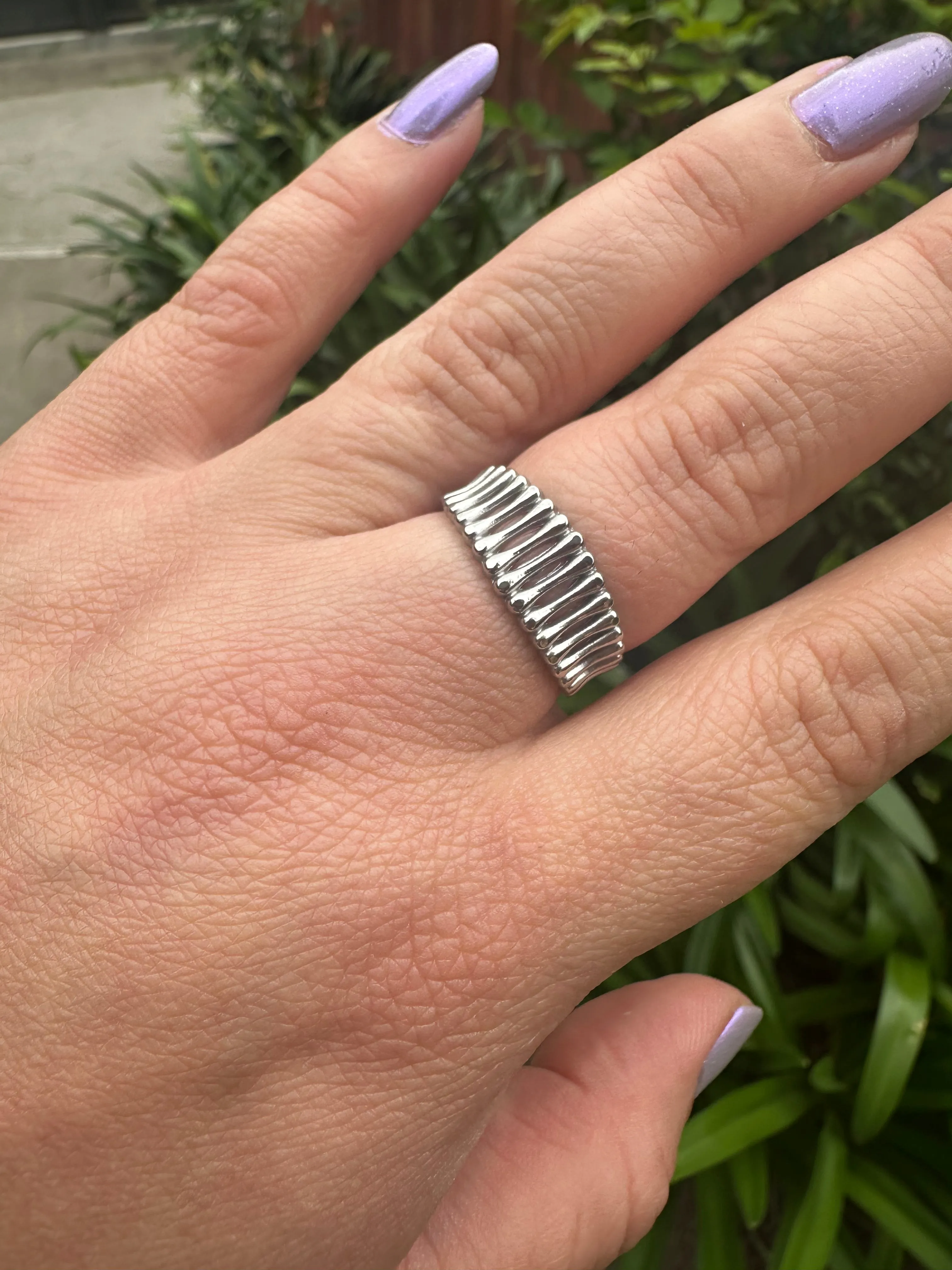 Vertical Band Ring